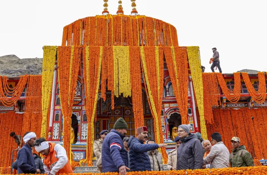 VIDEO: भक्तों के लिए खुले बद्रीनाथ धाम के&hellip;